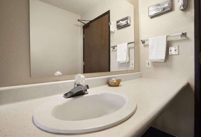 فندق Super 8 By Wyndham Sturgis