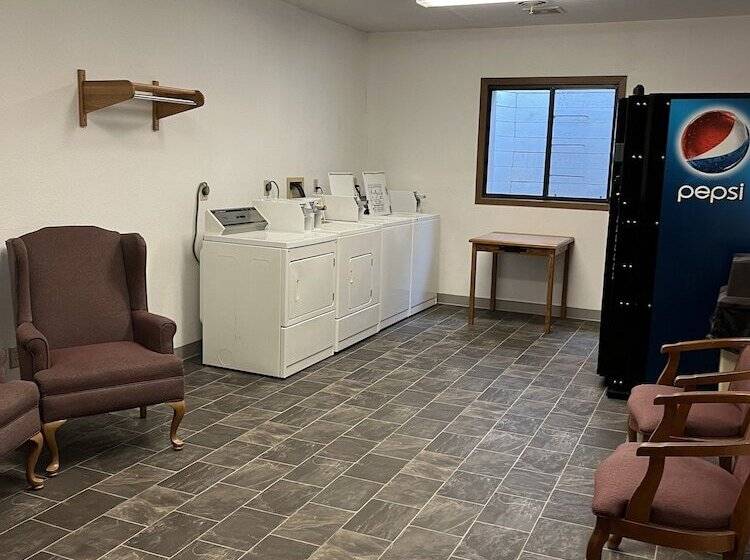 فندق Super 8 By Wyndham Sturgis