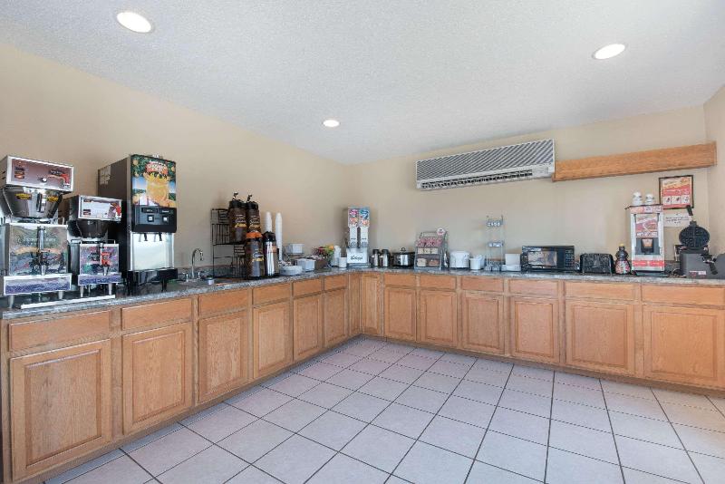 فندق Super 8 By Wyndham Sturgis