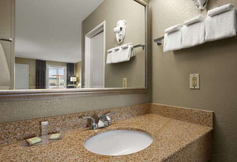 فندق Super 8 By Wyndham Tupelo Airport