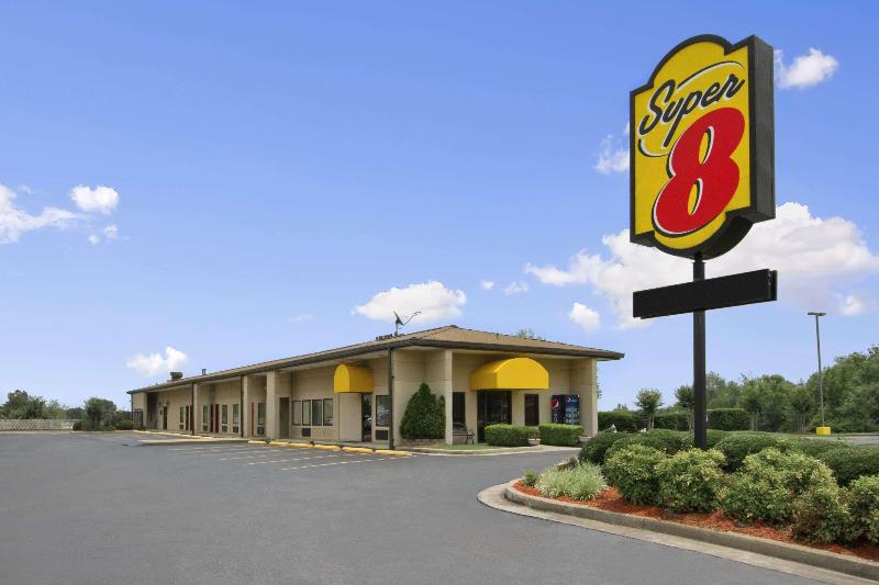 فندق Super 8 By Wyndham Tupelo Airport