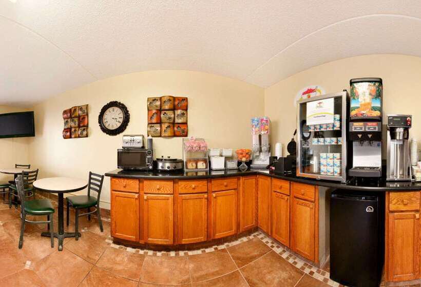 בית מלון כפרי Super 8 By Wyndham West Fargo Main Ave Nd