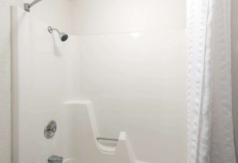 هتل Super 8 By Wyndham White River Junction