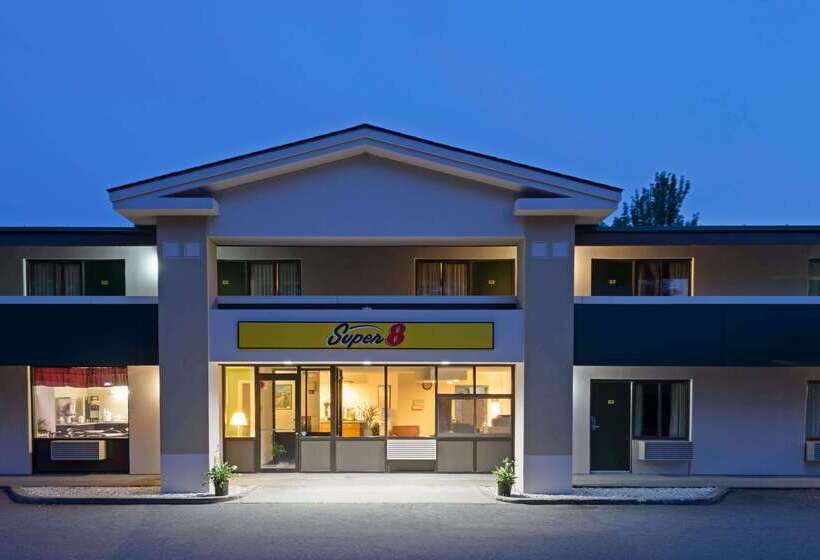 هتل Super 8 By Wyndham White River Junction