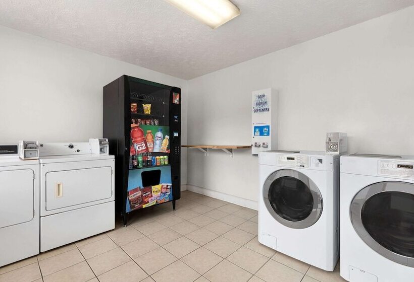 فندق Super 8 By Wyndham Whites Creek/ Nashville Nw Area