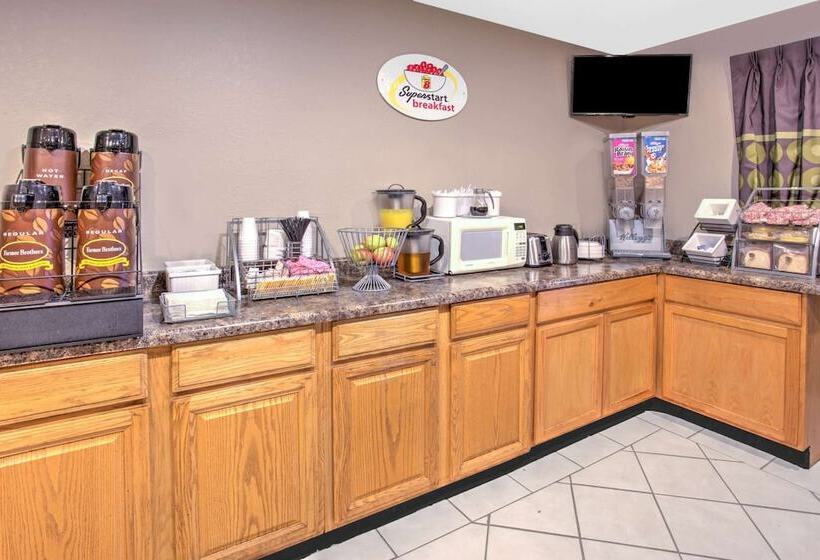 Отель Super 8 By Wyndham Wyoming/grand Rapids Area