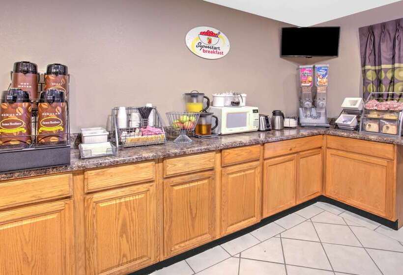 Отель Super 8 By Wyndham Wyoming/grand Rapids Area