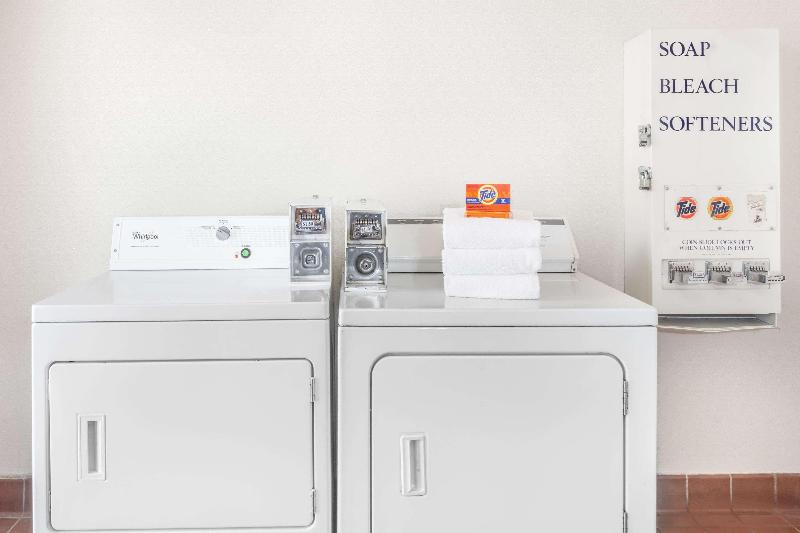 فندق Super 8 Phoenix Metro North