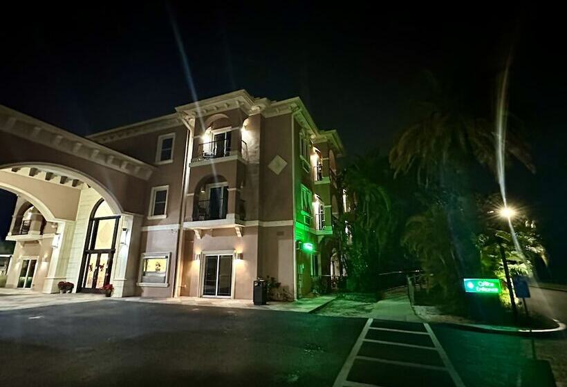 Tahitian Inn Boutique Hotel Tampa