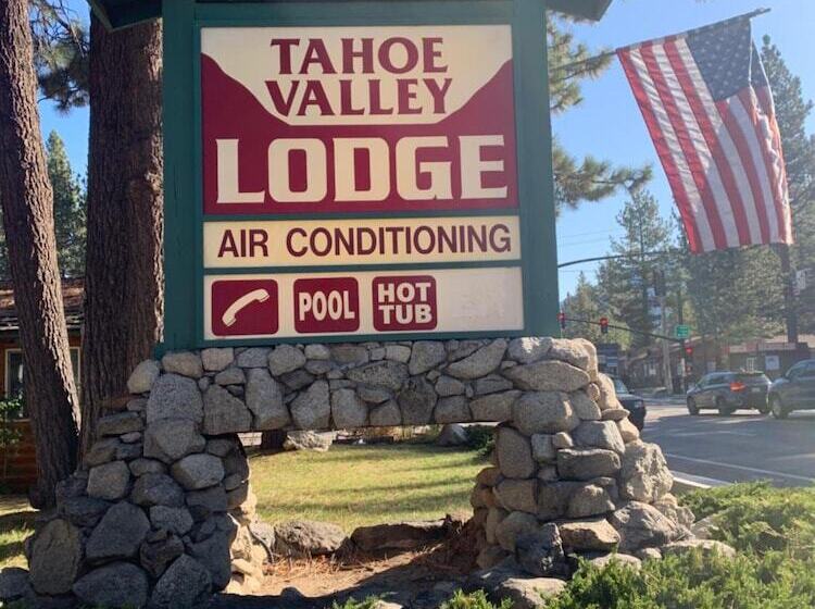 בית מלון כפרי Tahoe Valley Lodge