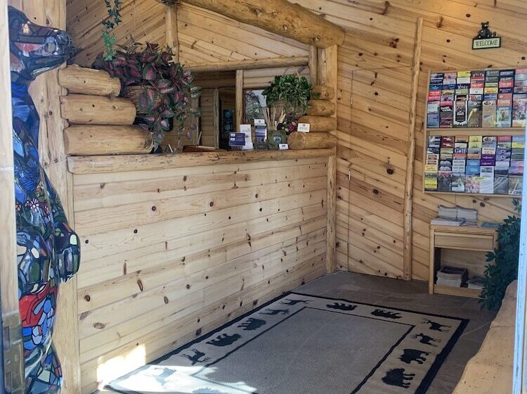 בית מלון כפרי Tahoe Valley Lodge