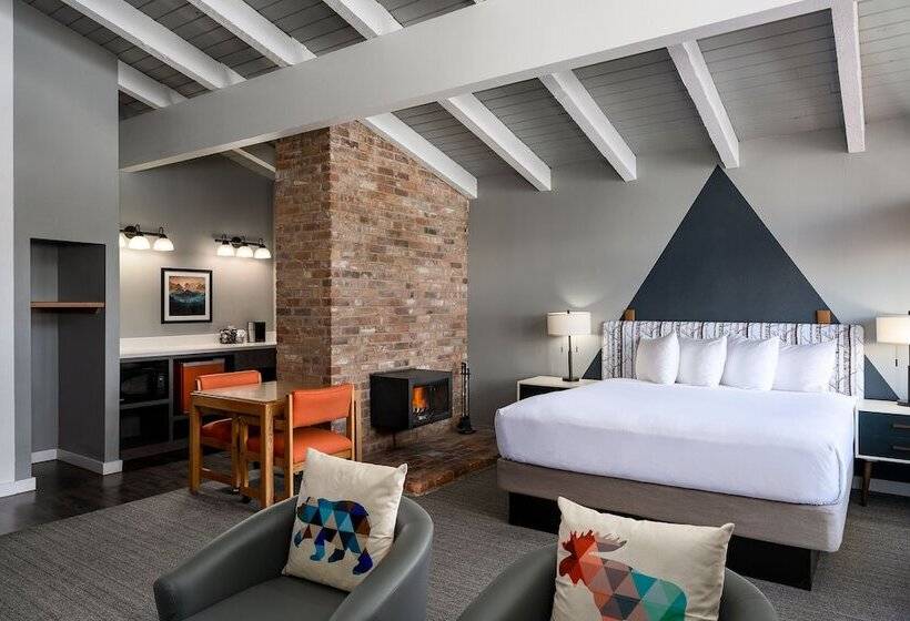 فندق Tamarack Lodge