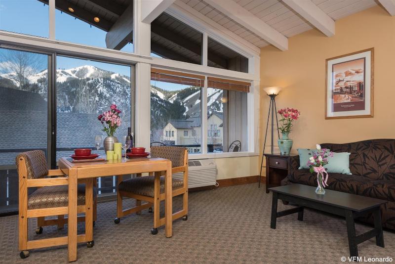 فندق Tamarack Lodge