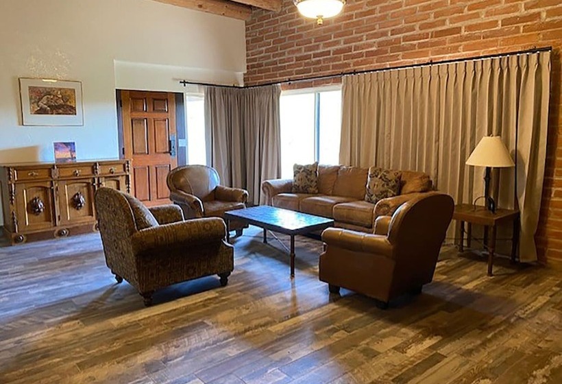 هتل Tanque Verde Guest Ranch