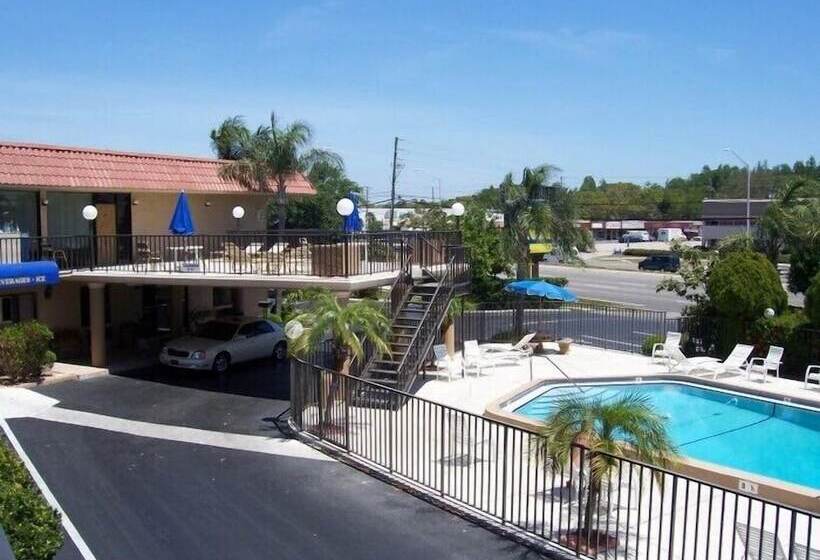 فندق Tarpon Shores Inn