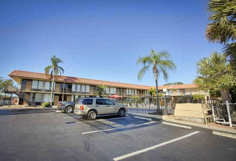 فندق Tarpon Shores Inn