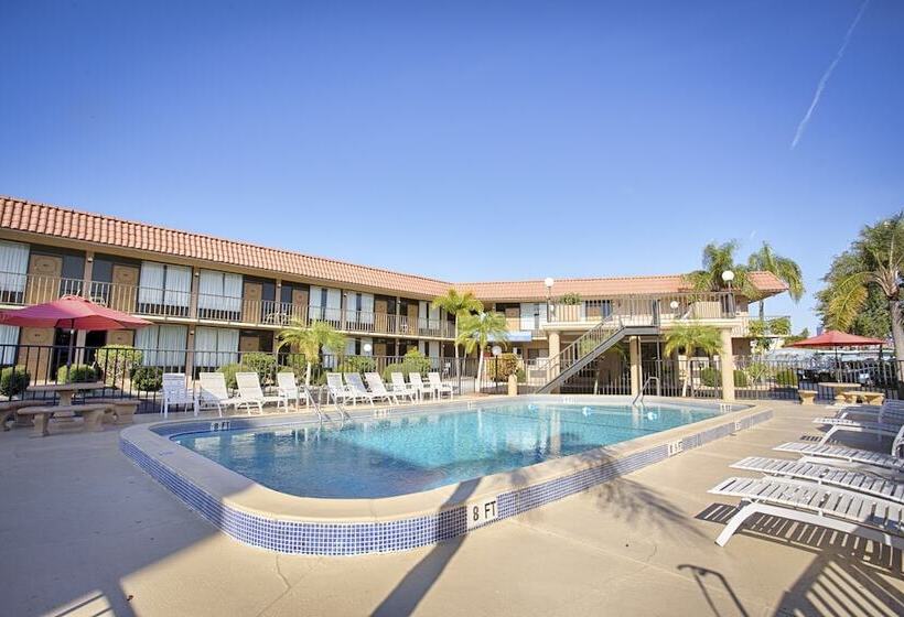 فندق Tarpon Shores Inn