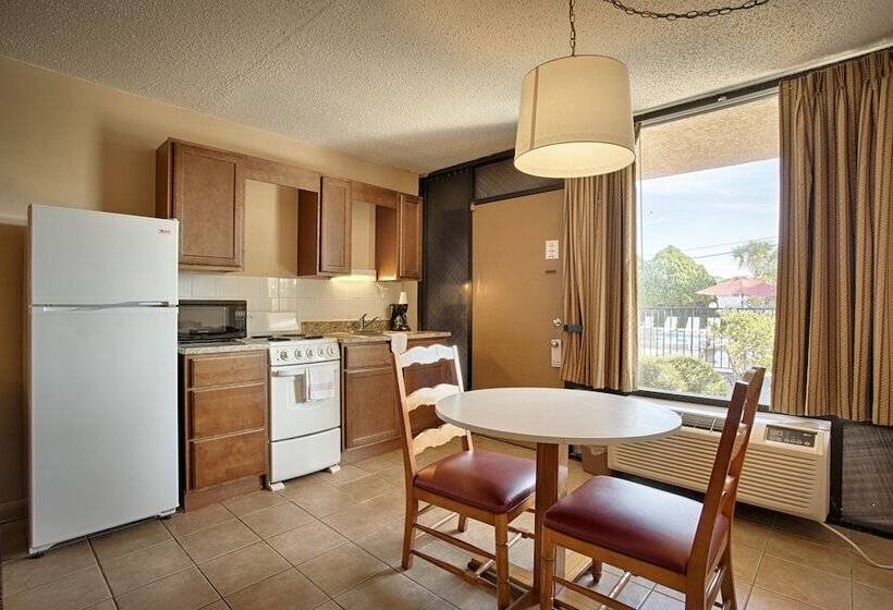 فندق Tarpon Shores Inn