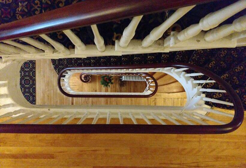 فندق Thayers Inn