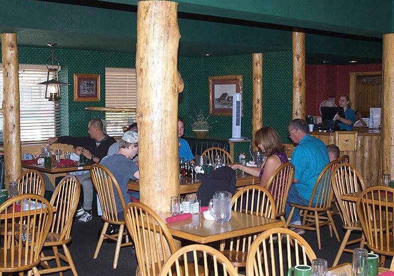 فندق Three Bear Lodge