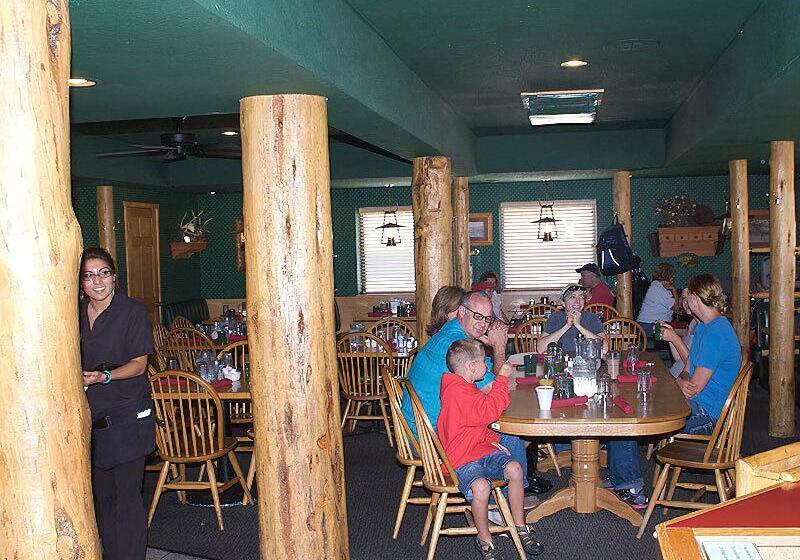 בית מלון כפרי Three Bear Lodge