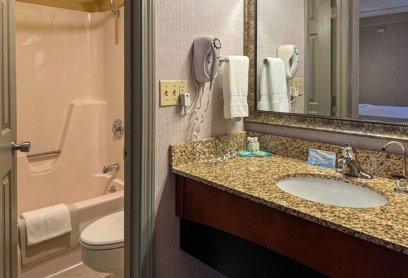 Maine Evergreen Hotel, Ascend Hotel Collection