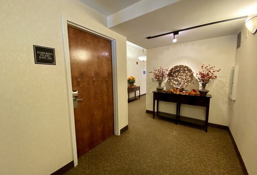 Maine Evergreen Hotel, Ascend Hotel Collection