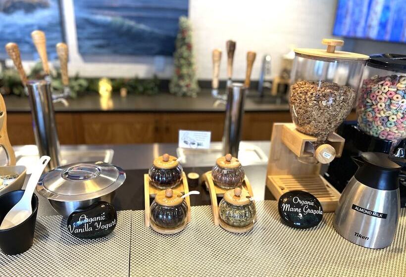 Maine Evergreen Hotel, Ascend Hotel Collection