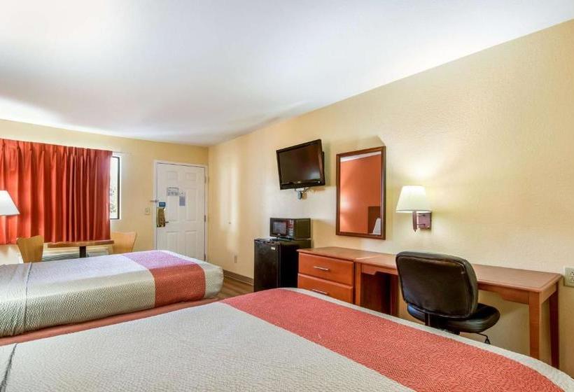 モーテル Rodeway Inn & Suites