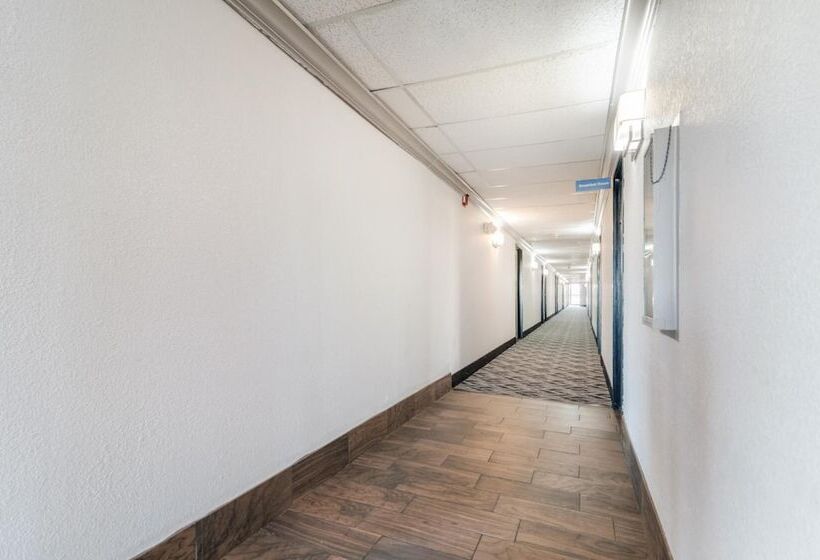 모텔 American Inn & Suites Metro Airport