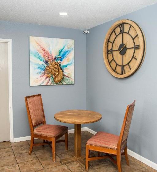 فندق على الطريق Americas Best Value Inn & Suites Detroit Lakes