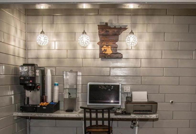 فندق على الطريق Americas Best Value Inn & Suites Detroit Lakes