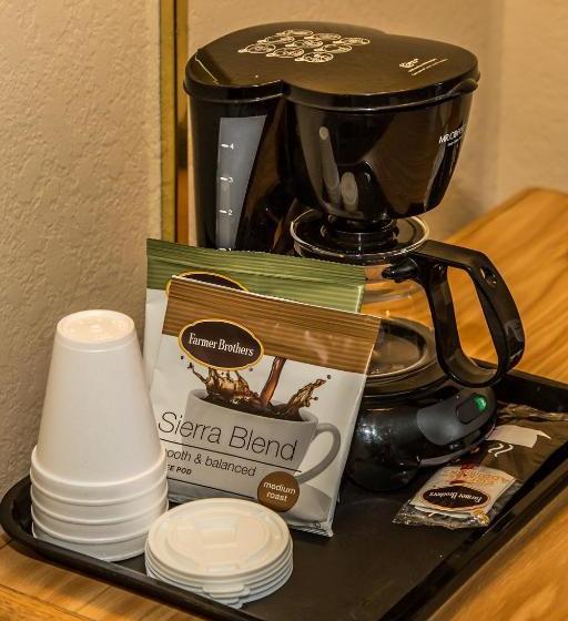 فندق على الطريق Americas Best Value Inn & Suites Detroit Lakes