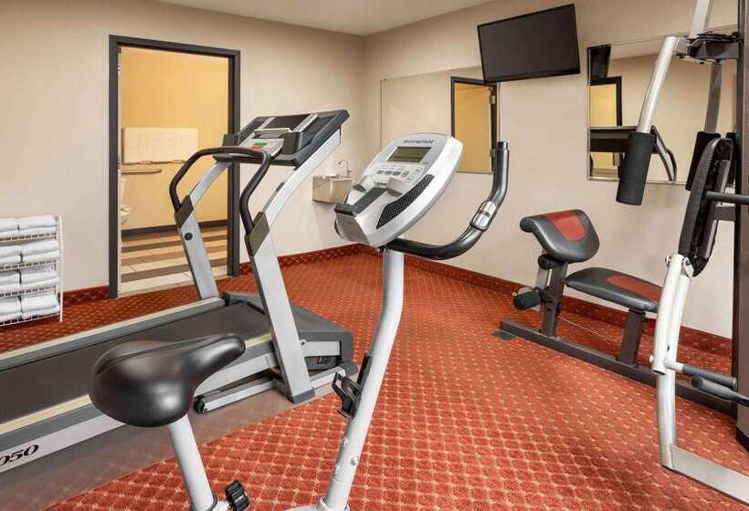 Motel Baymont By Wyndham Cedar Rapids