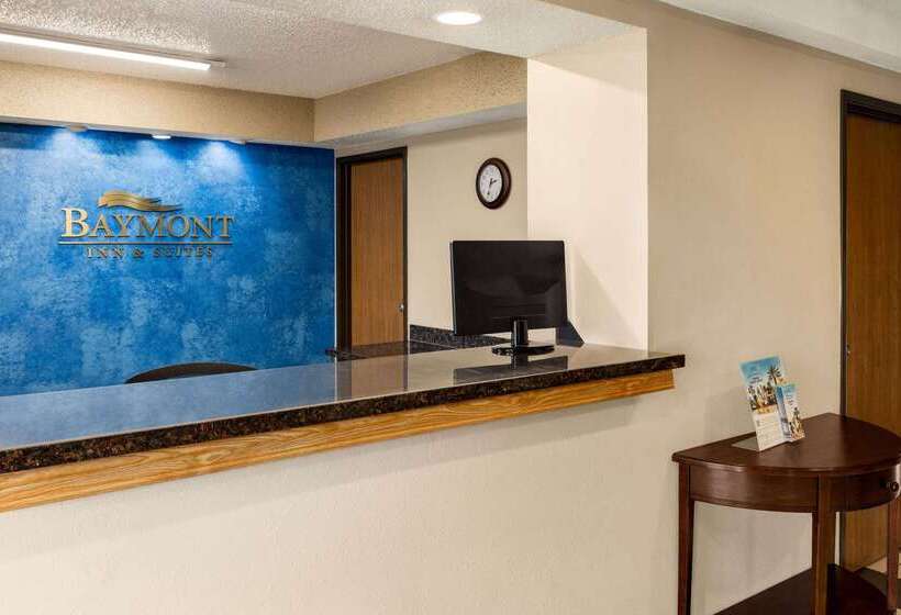 Motel Baymont By Wyndham Cedar Rapids