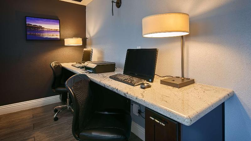 מוטל Best Western Plus Diamond Valley Inn