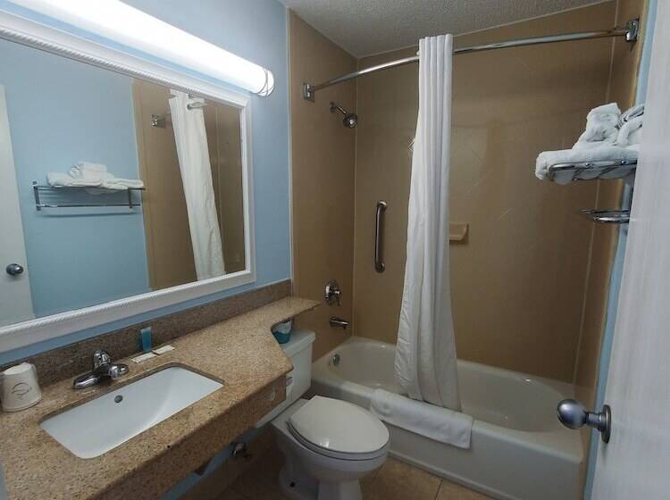 Мотель Coastal Inn & Suites