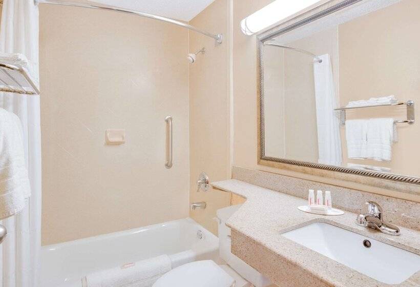 모텔 Coastal Inn & Suites