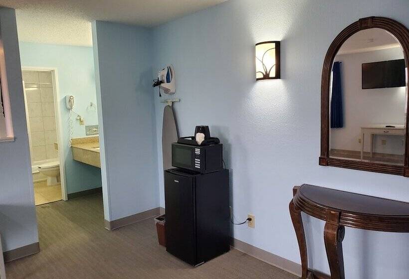 모텔 Coastal Inn & Suites