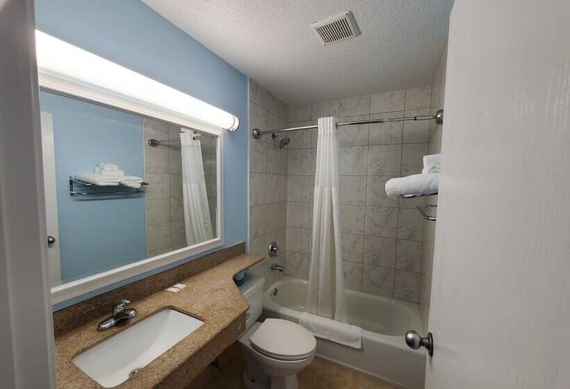 Мотель Coastal Inn & Suites