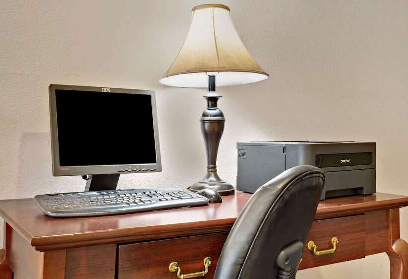 فندق على الطريق Antelope Inn & Suites