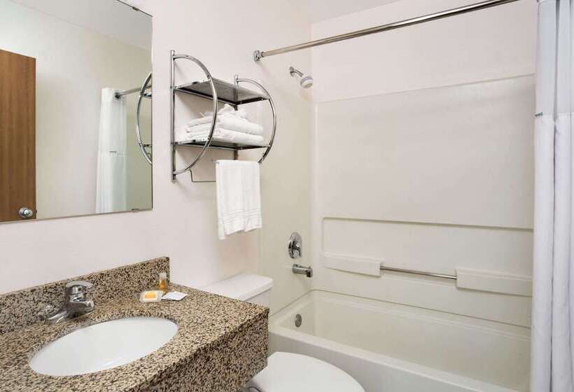 فندق على الطريق Antelope Inn & Suites