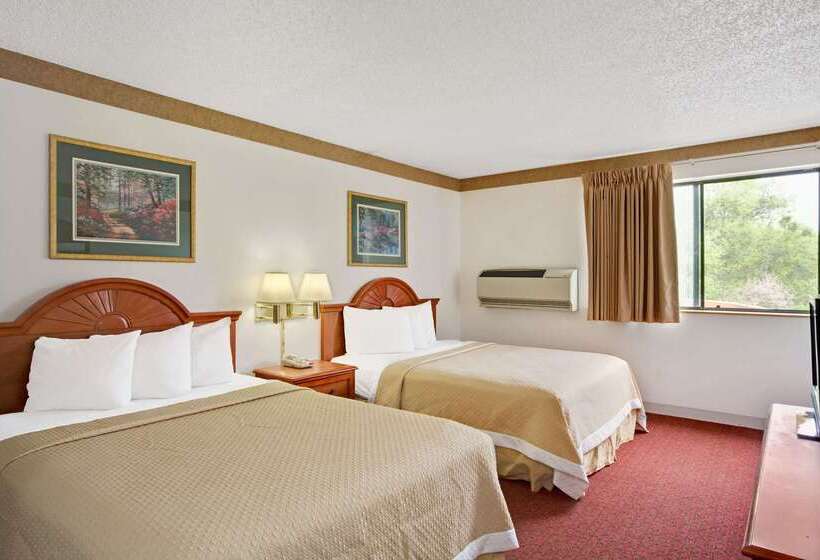 فندق على الطريق Antelope Inn & Suites