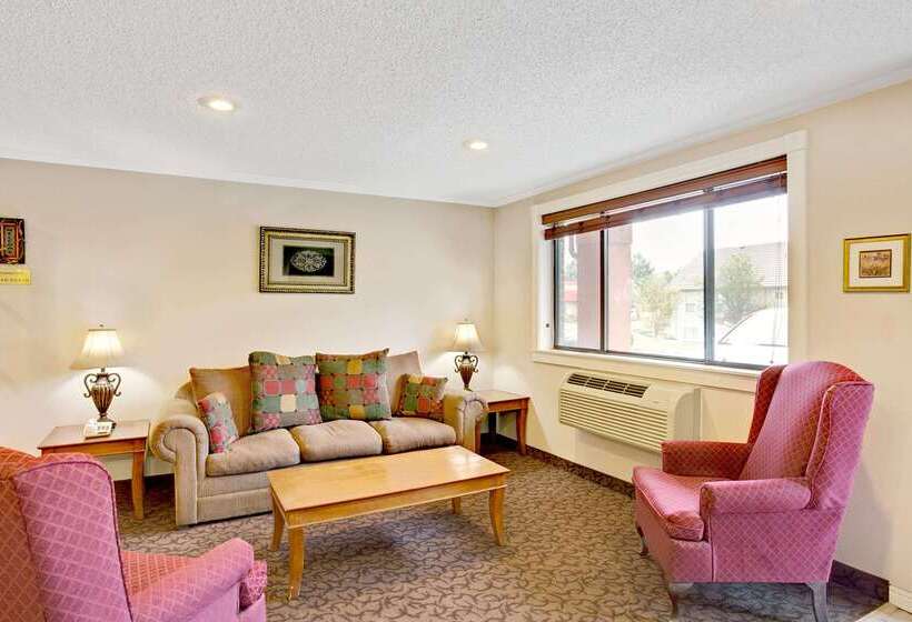 فندق على الطريق Antelope Inn & Suites