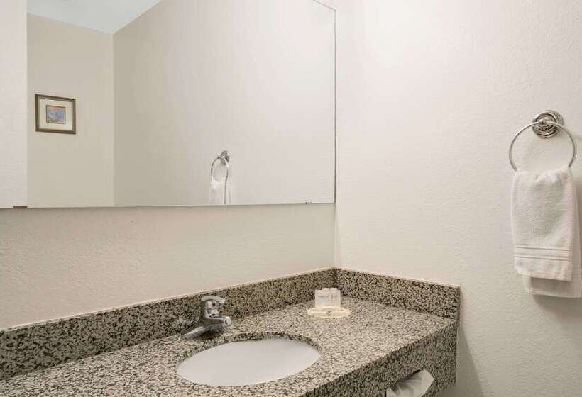 فندق على الطريق Antelope Inn & Suites