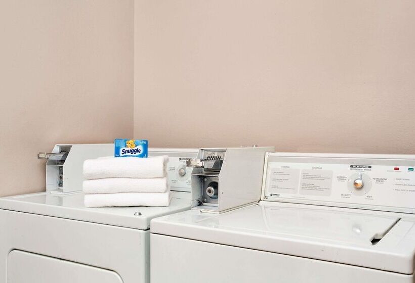 فندق على الطريق Antelope Inn & Suites