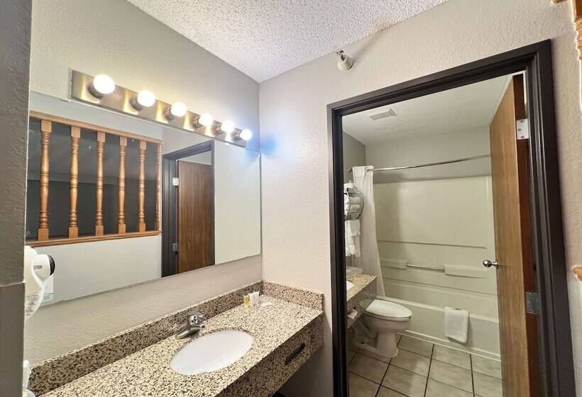 فندق على الطريق Antelope Inn & Suites