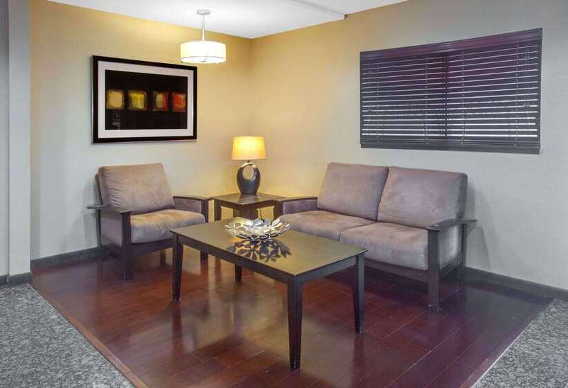 汽车旅馆  Days Inn By Wyndham Le Roy/bloomington Southeast