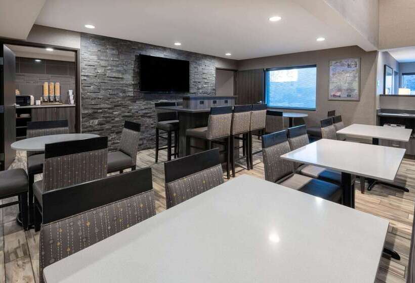 فندق على الطريق La Quinta By Wyndham Anchorage Airport