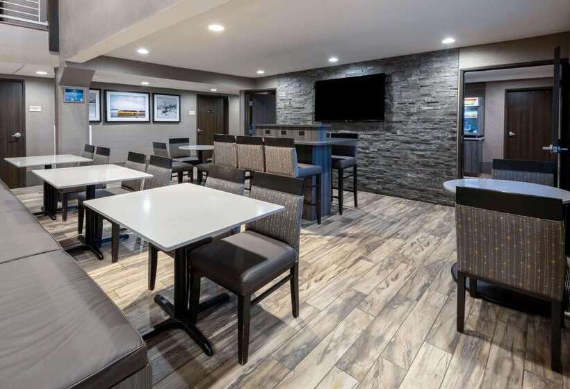 מוטל La Quinta By Wyndham Anchorage Airport